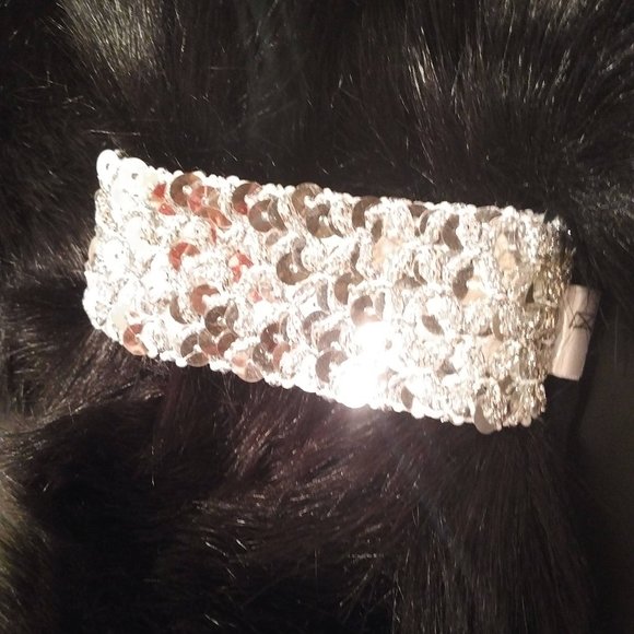 NEW Black Faux-Fur Scarf, Silver Sequin Clasp - Picture 9 of 9